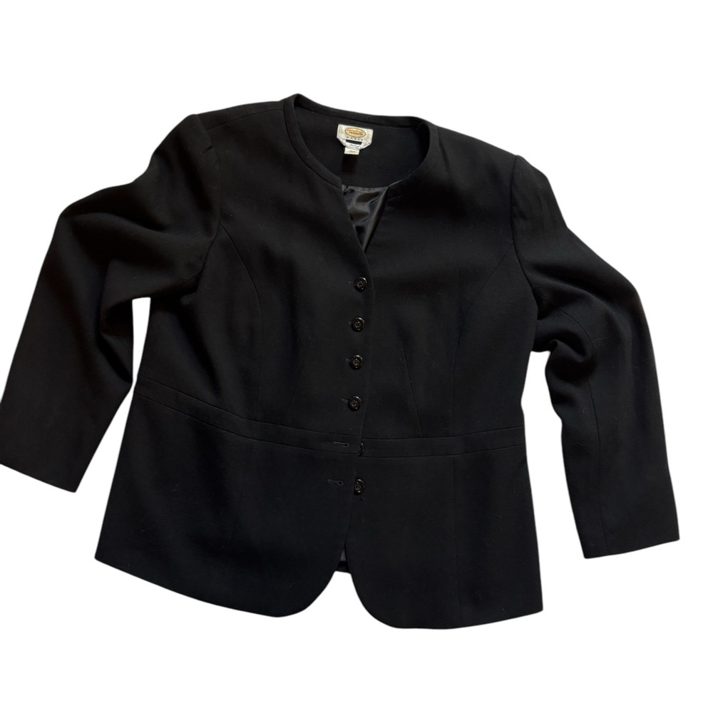 Vintage Black Wool Blazer No Collar ,V Neck
Fully Lined
6 Button Closure
Fitted